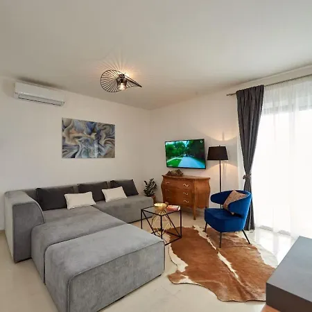 Enticing In Near Seabeach Holiday home *